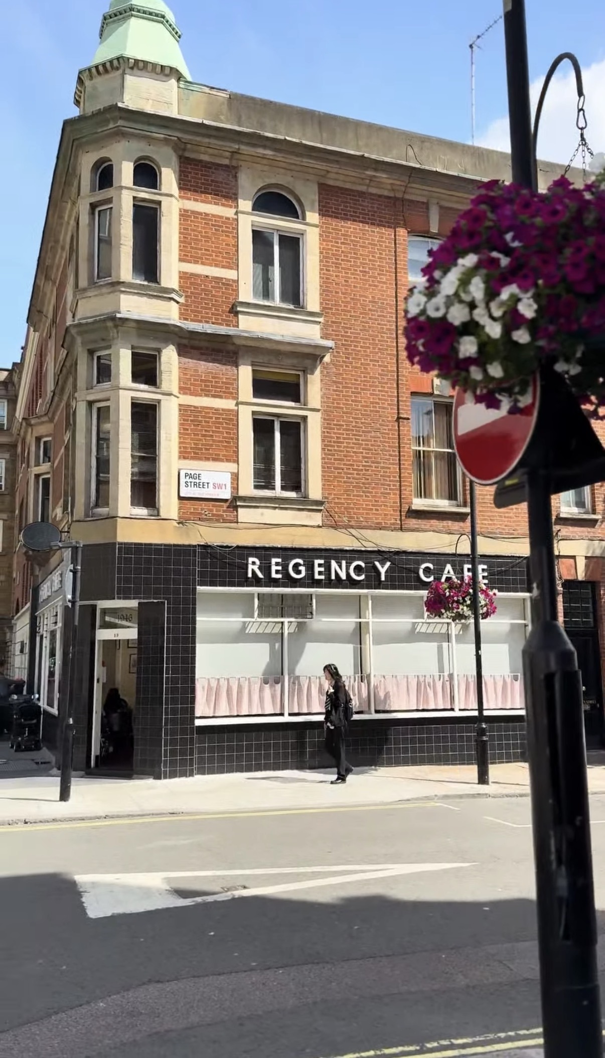 Fachada do Regency Café em Londres