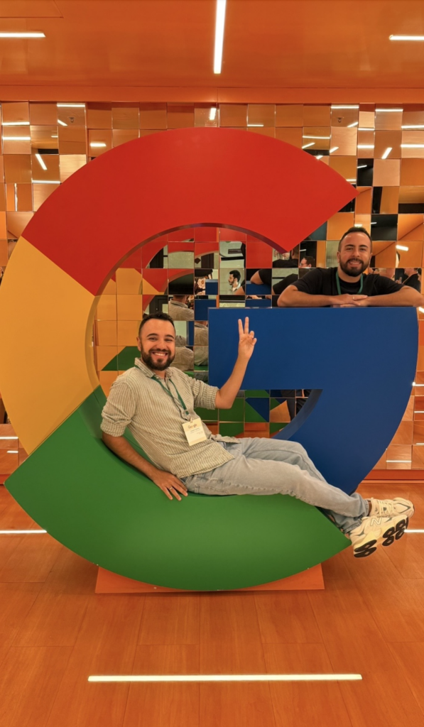 Felipe Santos e Cassiano Teodoro do Programa para Dois no escritório do Youtube