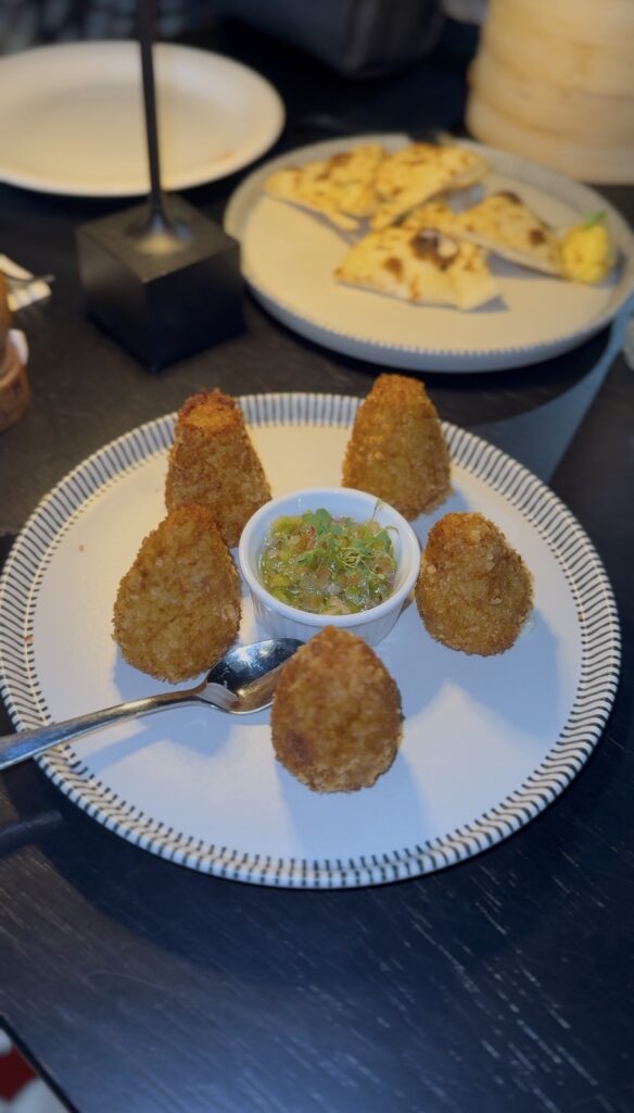 Coxinha de Mandioquinha com Sobrecoxa de Frango - Restaurante Masterchef em Sorocaba