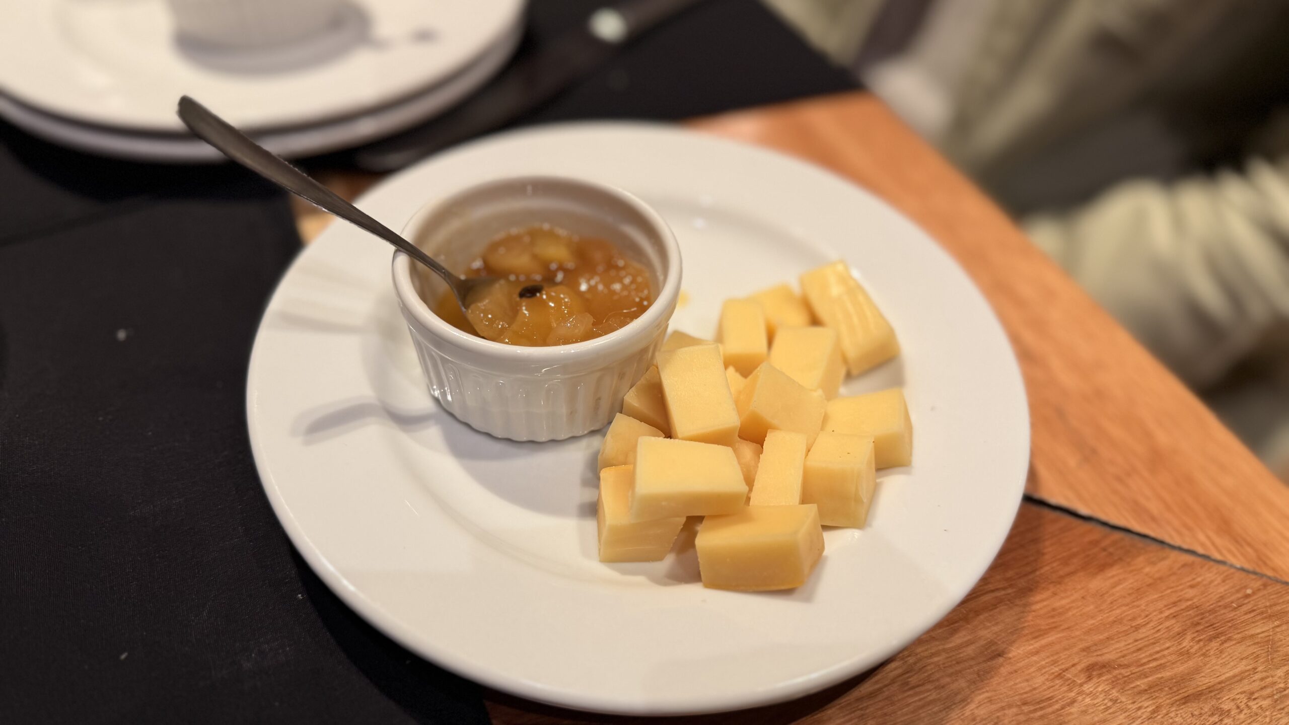 Queijo colonial servido no rodízio de vinhos Zanotto